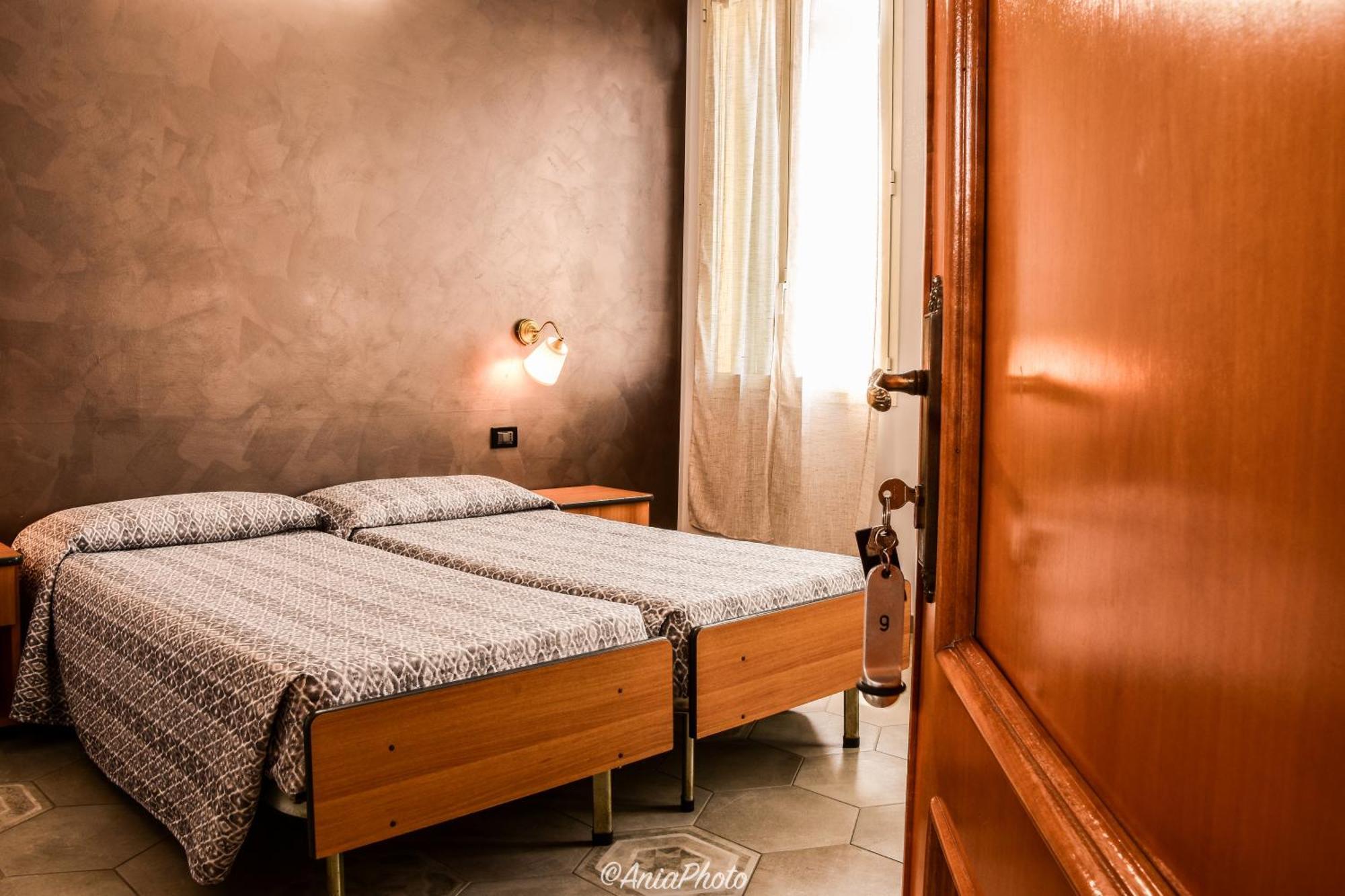 Albergo Florida تاجيا المظهر الخارجي الصورة