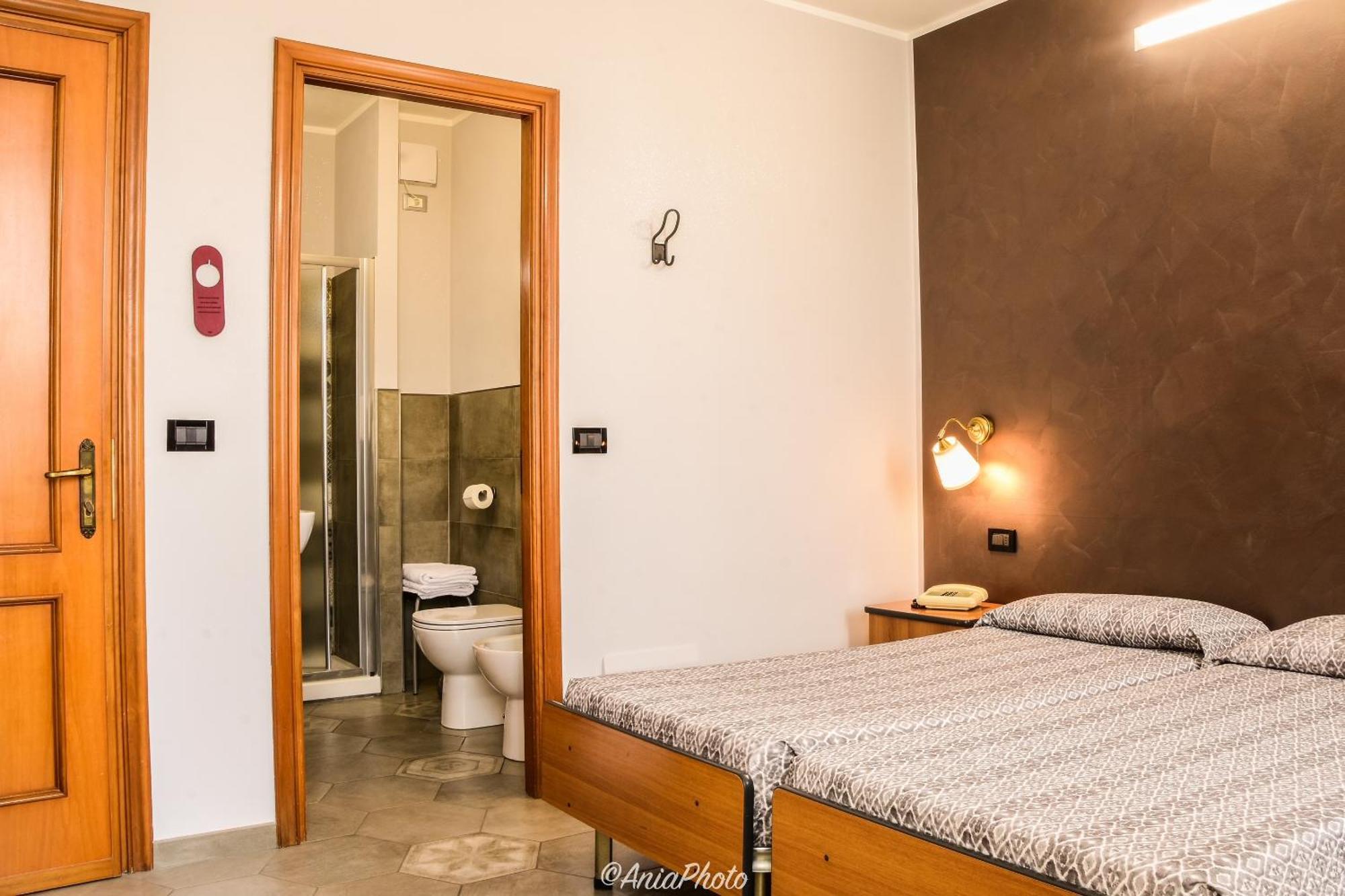 Albergo Florida تاجيا المظهر الخارجي الصورة