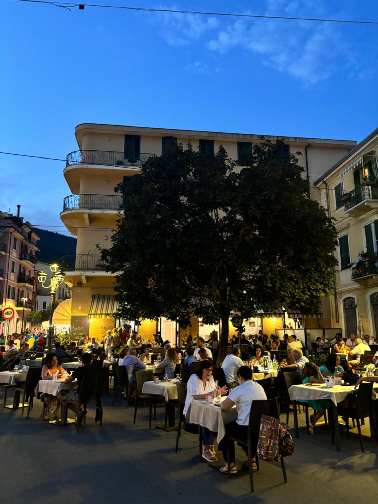 Albergo Florida تاجيا المظهر الخارجي الصورة