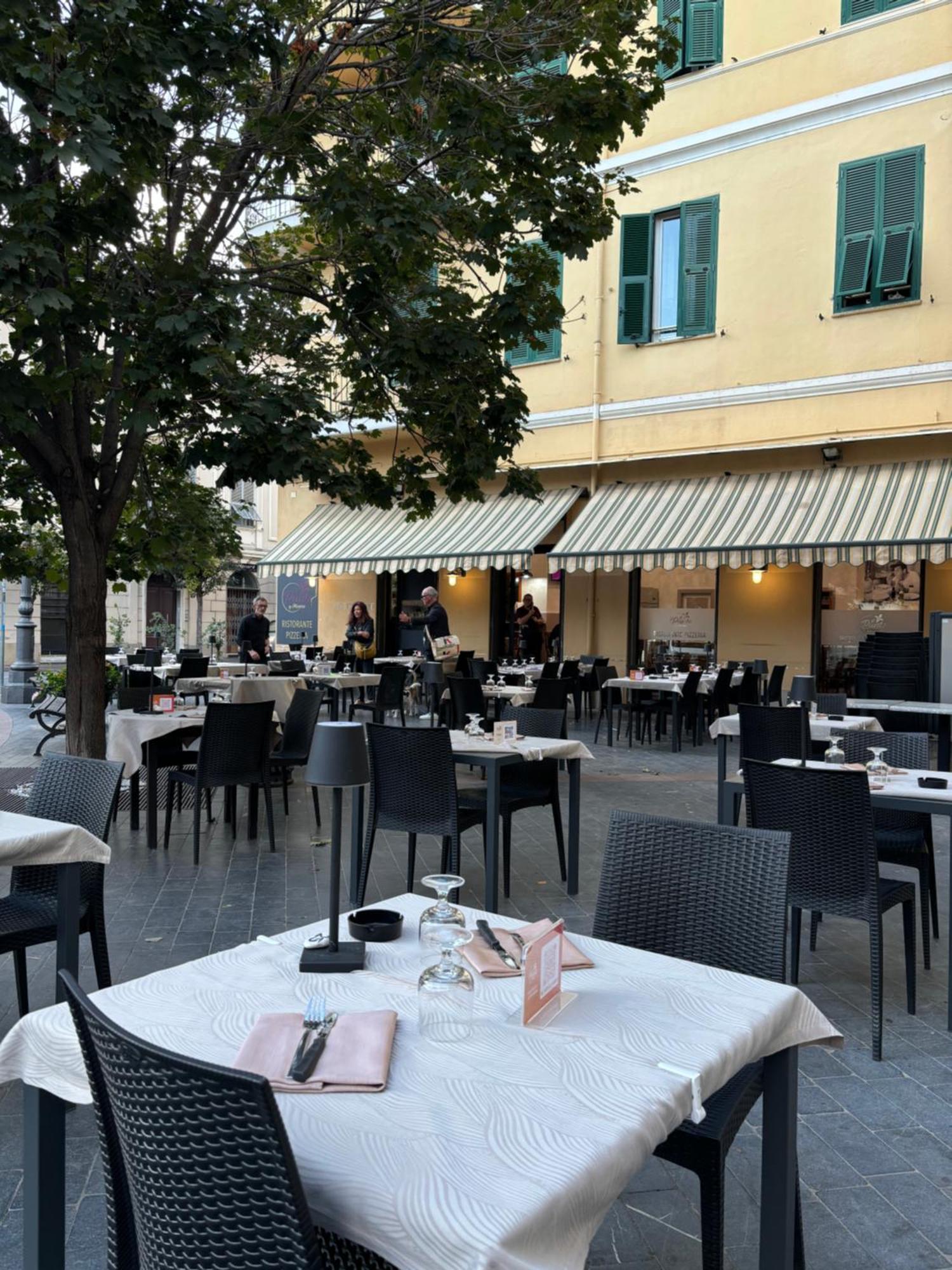 Albergo Florida تاجيا المظهر الخارجي الصورة