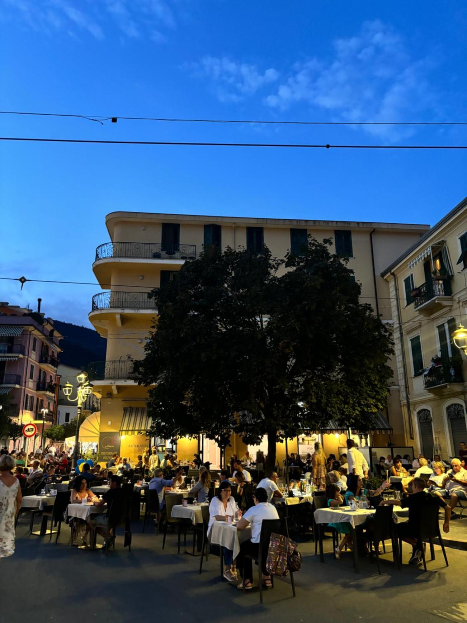Albergo Florida تاجيا المظهر الخارجي الصورة